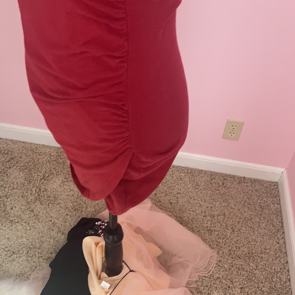 Little red dress - Picture 3 of 4